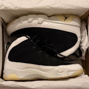 Black and White Men's Jordan’s